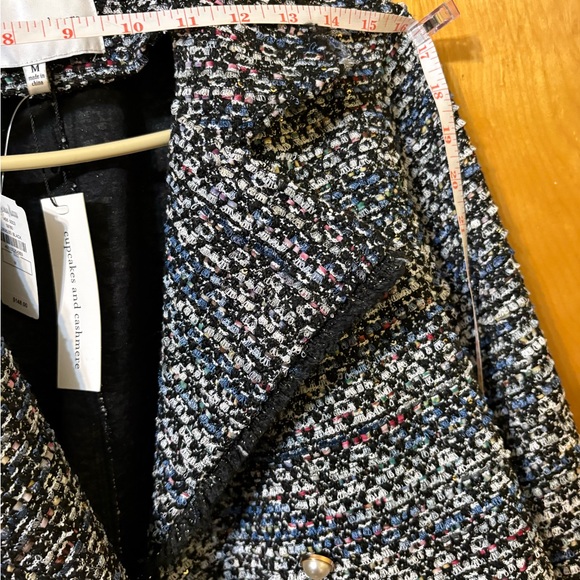 cupcakes & cashmere Black Multi Tweed Pearl-Button Cropped Blazer - Picture 6 of 8